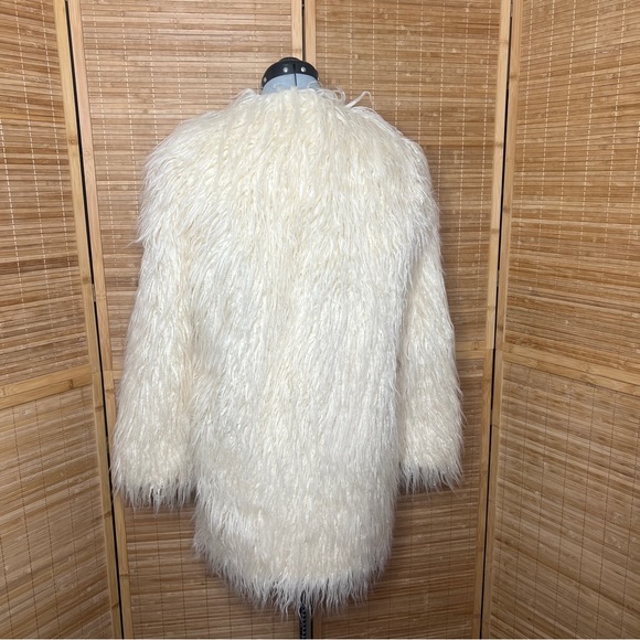 Blank NYC Women's Cream Faux Fur Teddy Jacket Small NWOT - Picture 4 of 11